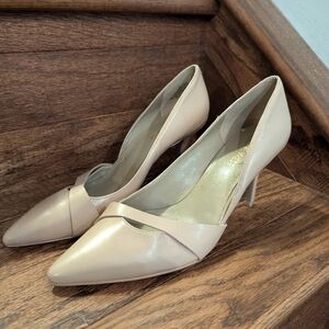 EUC Nude leather pumps, Nine West,  Mismatched size R 6 L 6.5